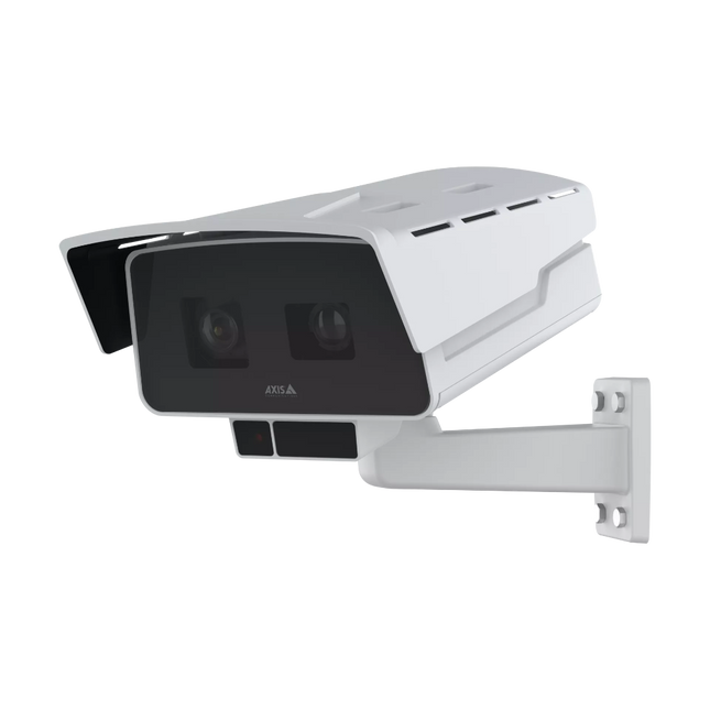 4K night vision sample of AXIS P1518-LE utilizing OptimizedIR and Lightfinder 2.0.