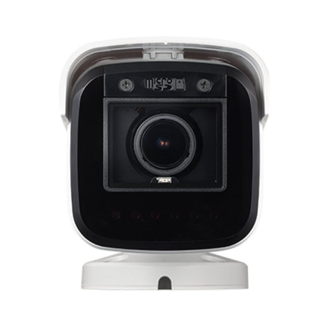 Secure enterprise perimeter installation using the IDIS DC-T4538WRA AI camera for real-time human and vehicle deep-learning classification.