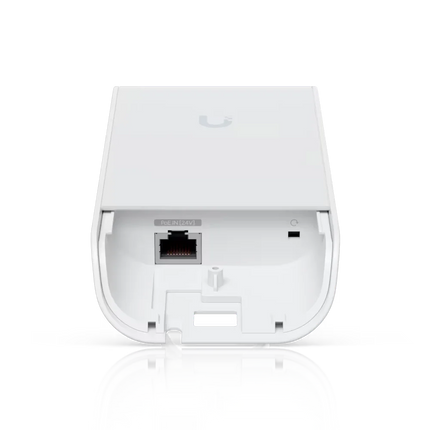 Ubiquiti NanoStation Loco M5 LOCOM5 box contents — CPE unit, 24V passive PoE adapter, pole mounting bracket and hardware, quick start guide