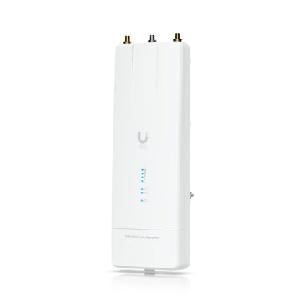 High-gain reflector dish and feedhorn assembly of Ubiquiti Wave MLO5 station